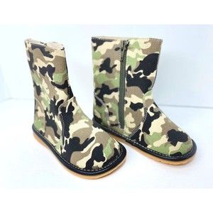 ALLIGATOR Camo print faux fur on i squeaker boots size 26 (9.5”)